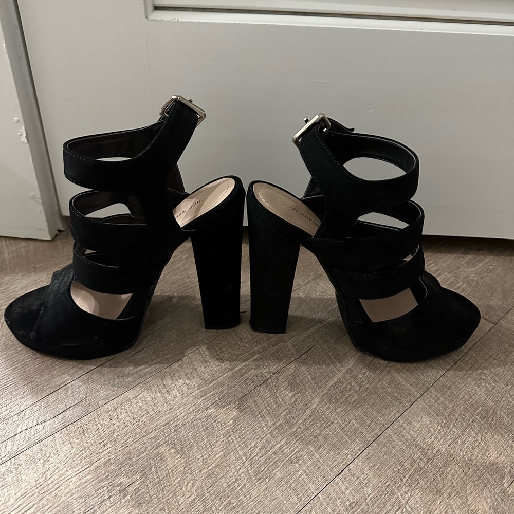 Chunky black heel size 7! Good condition. Caged. Shoe republic LA